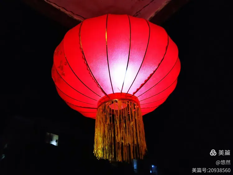 大红灯笼高高挂！